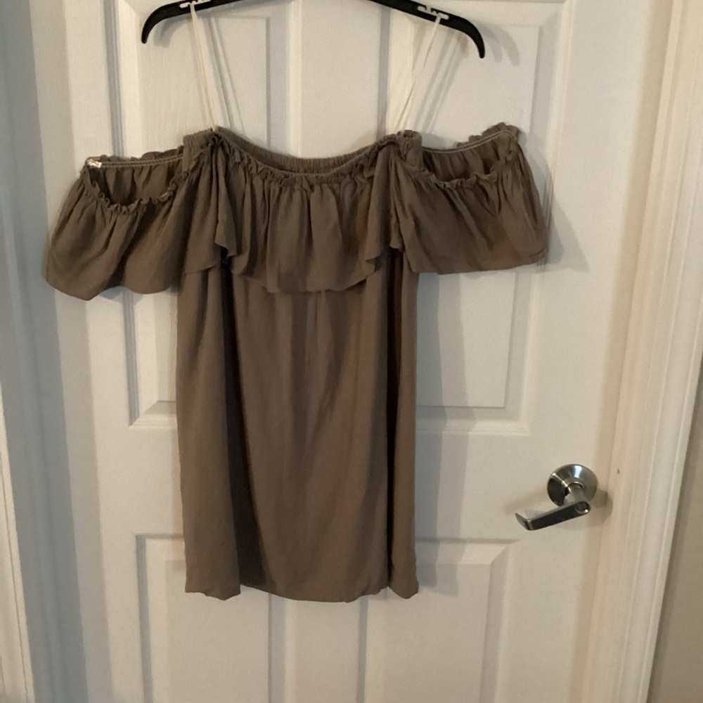 Threadzwear Off-Shoulder Ruffle Blouse in Brown